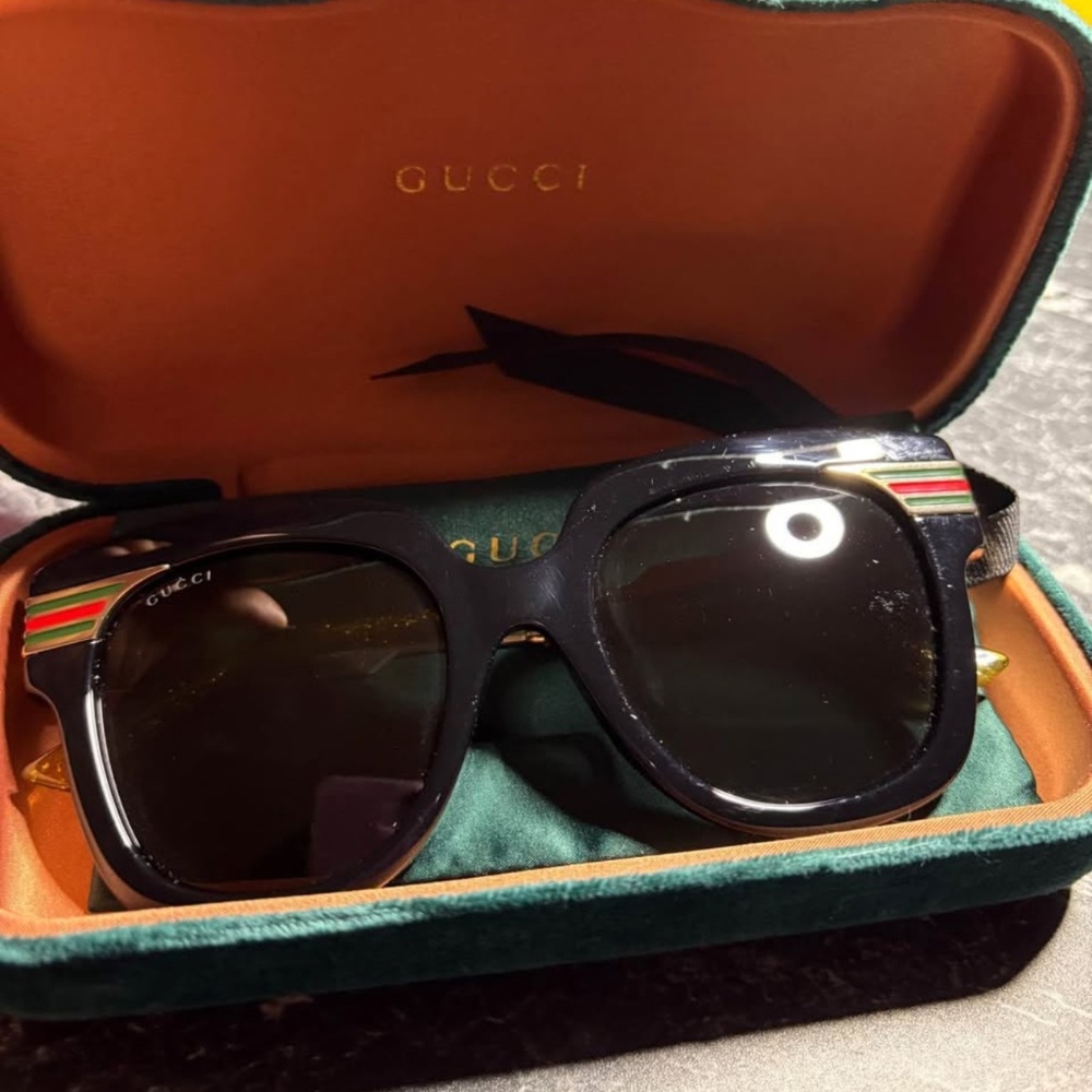 GUCCI SUNGLASSES